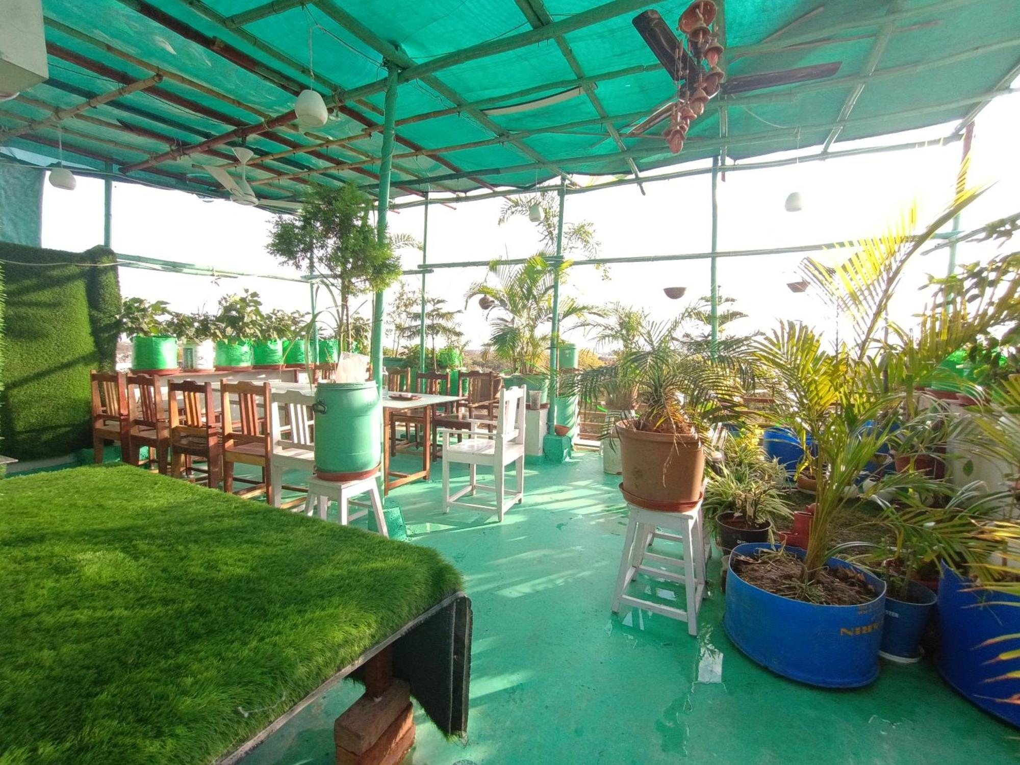 Choudhary White House Udaipur Apartment Bagian luar foto