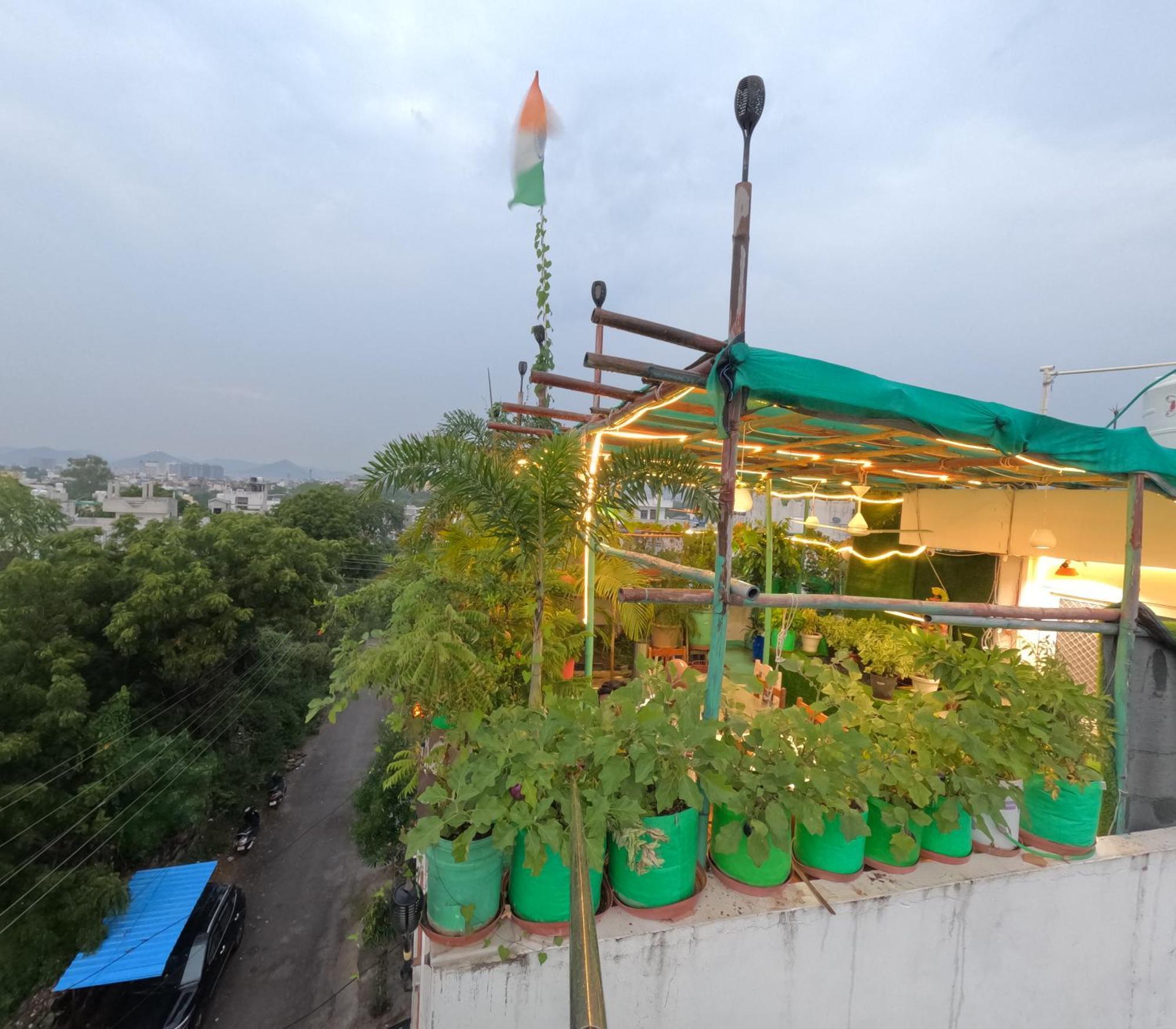 Choudhary White House Udaipur Apartment Bagian luar foto