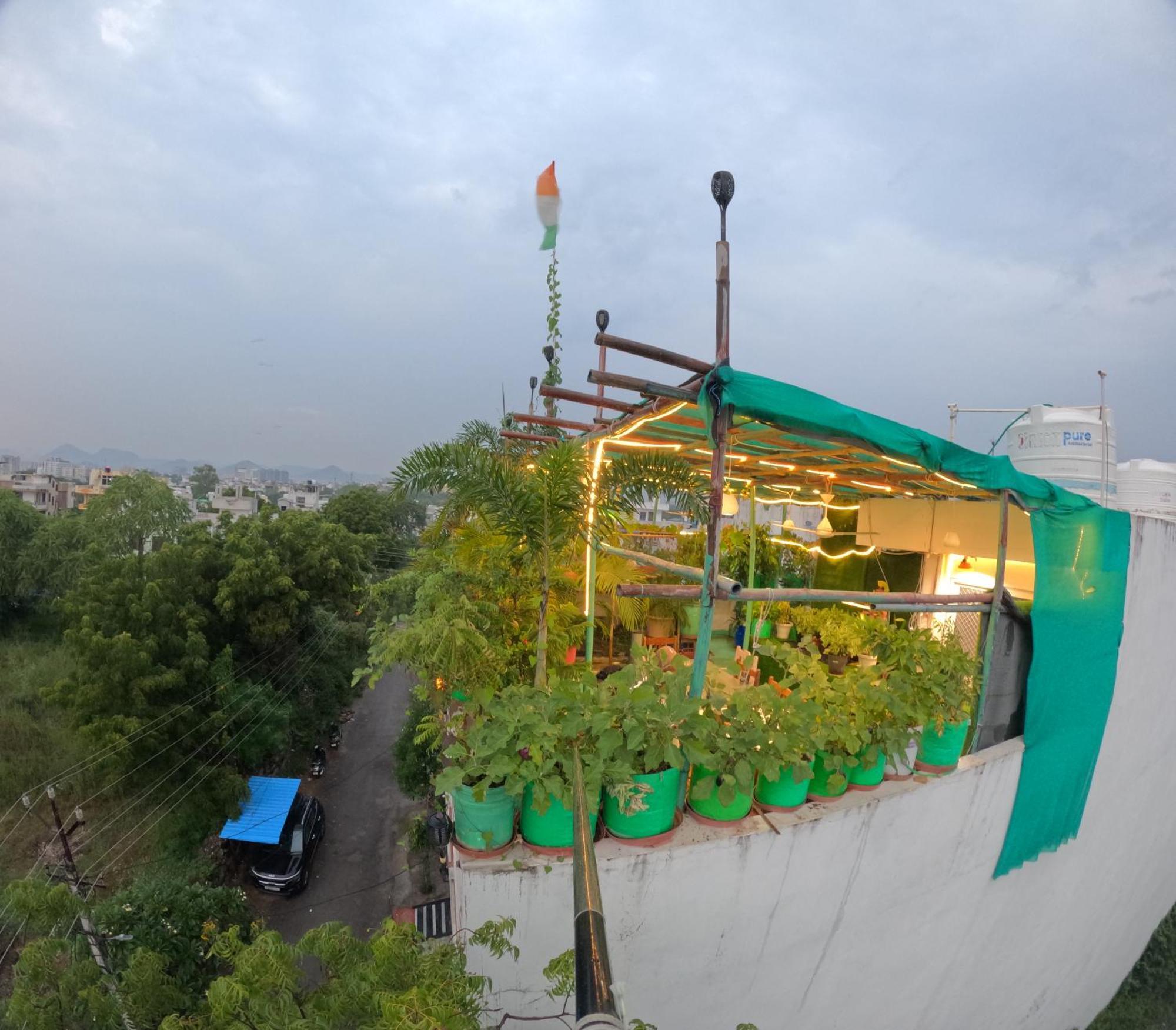 Choudhary White House Udaipur Apartment Bagian luar foto