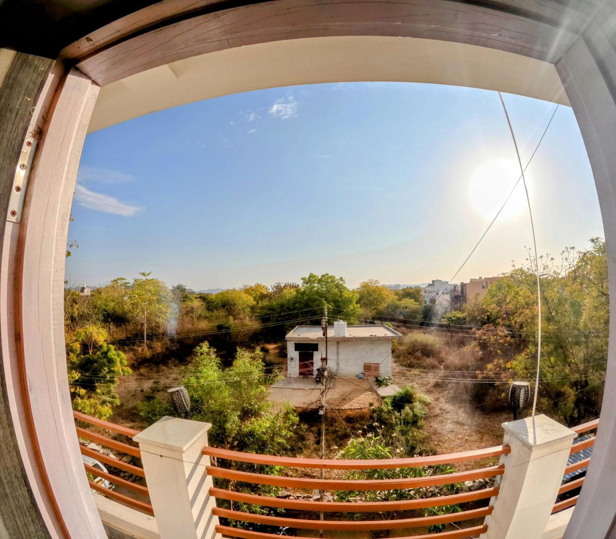 Choudhary White House Udaipur Apartment Bagian luar foto